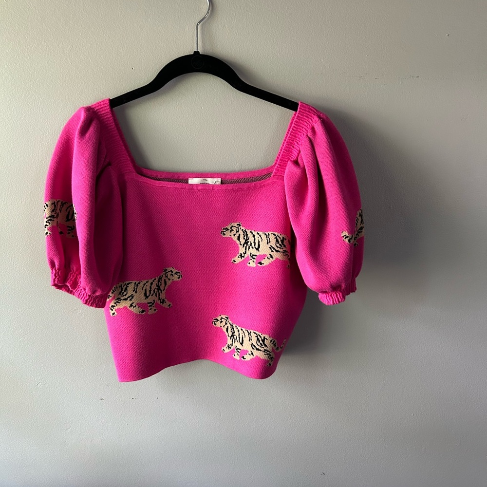 Adorable hot pink top!